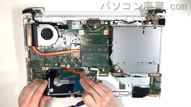 dynabook EX/7EW PTEX-7JEBJWのHDD(SSD)の場所です