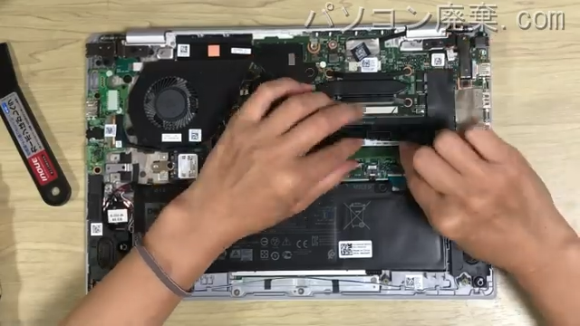 Inspiron 5490(P116G)のメモリの場所