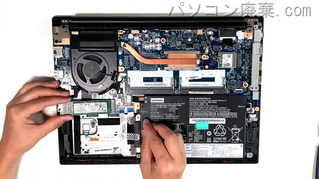 ThinkPad E490(TYPE 20N8)のHDD(SSD)の場所です