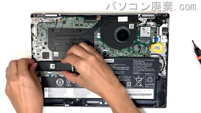 YOGA 720-12IKB 81B5のHDD(SSD)の場所です