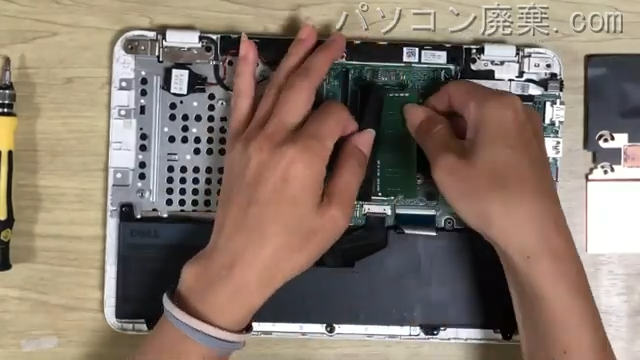 Inspiron 11 3162(P24T)のメモリの場所