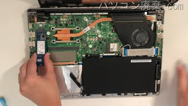 Vivobook S430UのHDD(SSD)の場所です