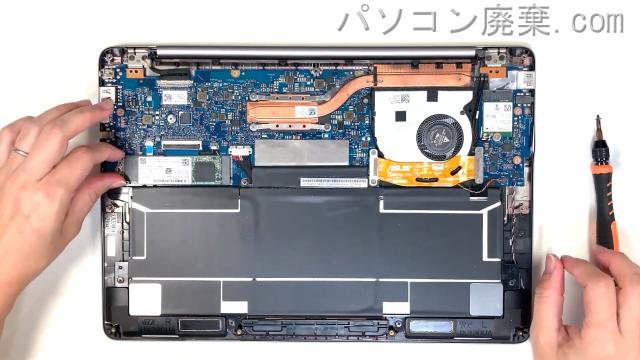 ZenBook UX330UのHDD(SSD)の場所です