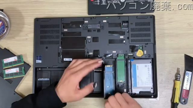 ThinkPad P50のHDD(SSD)の場所です