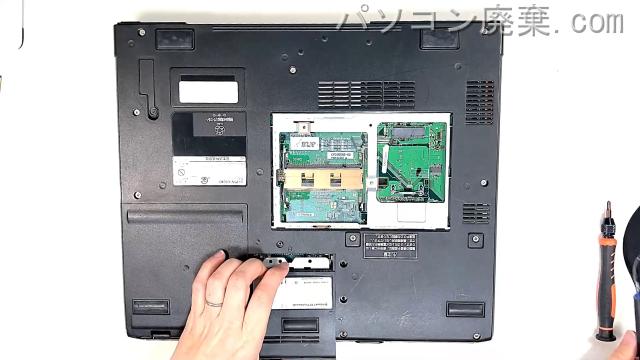 FMV-LIFEBOOK C FMV-C8240(FMVNC5BC3)のHDD(SSD)の場所です