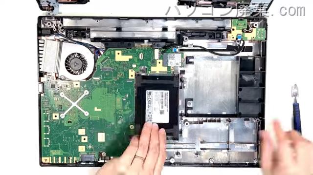 LIFEBOOK A579/B FMVA64002のHDD(SSD)の場所です
