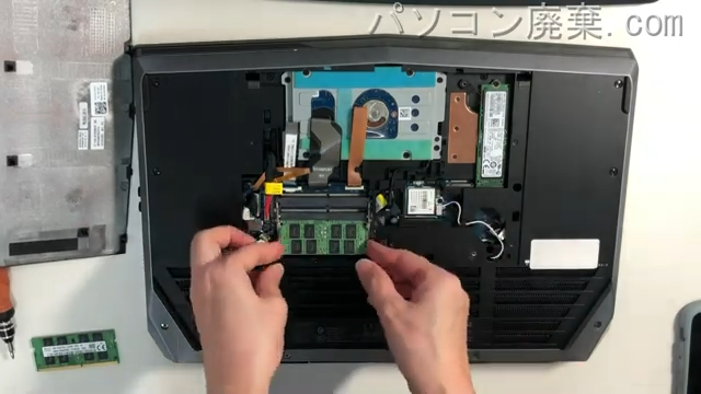 ALIENWARE 15 R2(P42F)のメモリの場所