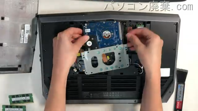 ALIENWARE 15 R2（P42F）のHDD（SSD）の場所です