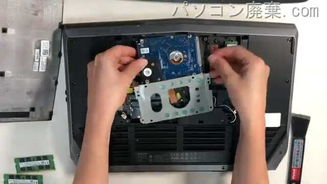 ALIENWARE 15 R2(P42F)のHDD(SSD)の場所です