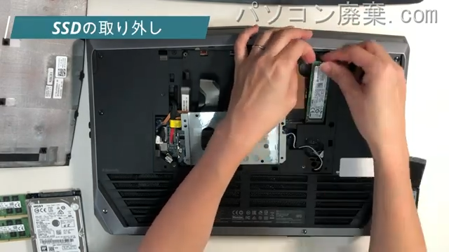 ALIENWARE 15 R2(P42F)のHDD(SSD)の場所です