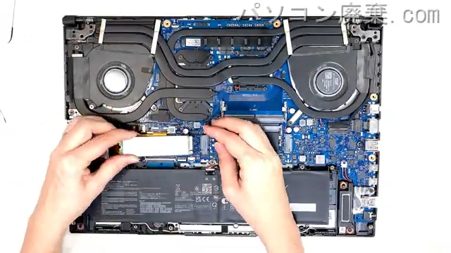 TUF Dash F15 FX517ZMのHDD(SSD)の場所です