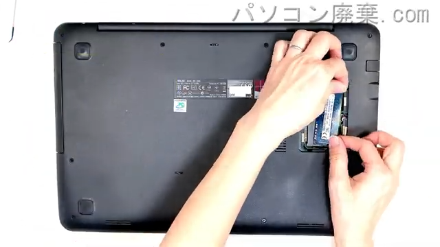 X554LAのメモリの場所