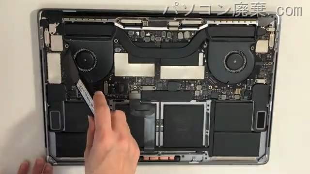 MacBookPro(A1707)のHDD(SSD)の場所です