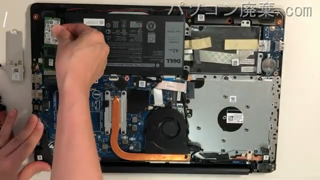 Vostro 3591のHDD(SSD)の場所です