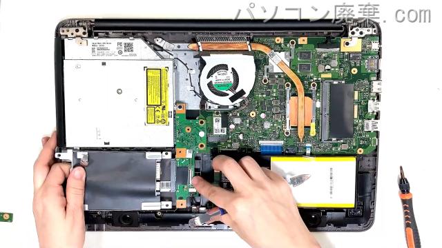 A556UのHDD(SSD)の場所です