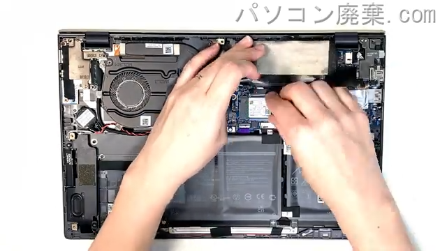 Vostro 5301(P121G)のHDD(SSD)の場所です