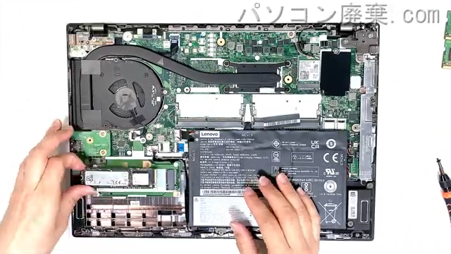 ThinkPad L14(TYPE 20U1)のHDD(SSD)の場所です