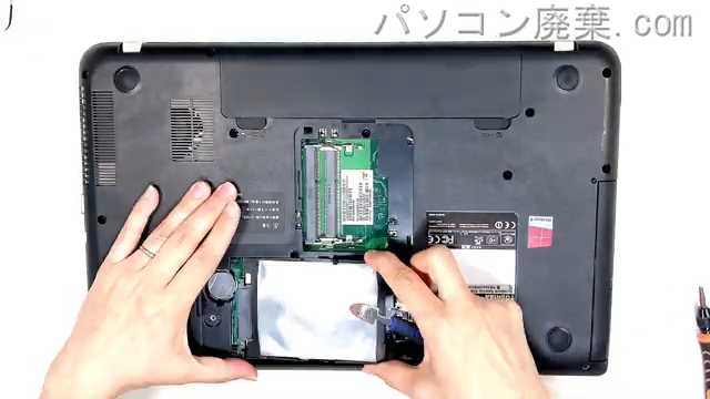 dynabook Satellite B354/25KW PB35425KSXWWのHDD(SSD)の場所です