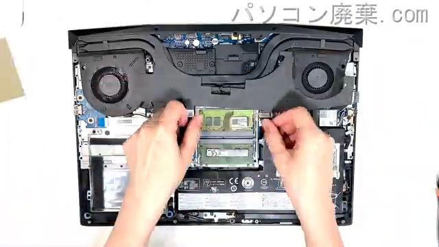 Legion Y7000P-1060 Laptopのメモリの場所