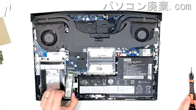 Legion Y7000P-1060 LaptopのHDD(SSD)の場所です