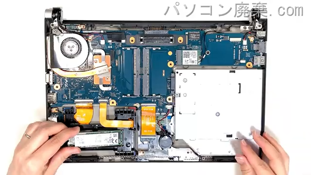 dynabook R73/BN PR7BNEA14R7BD1のHDD(SSD)の場所です