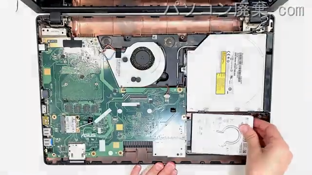 X551CA-SX024HSのHDD(SSD)の場所です