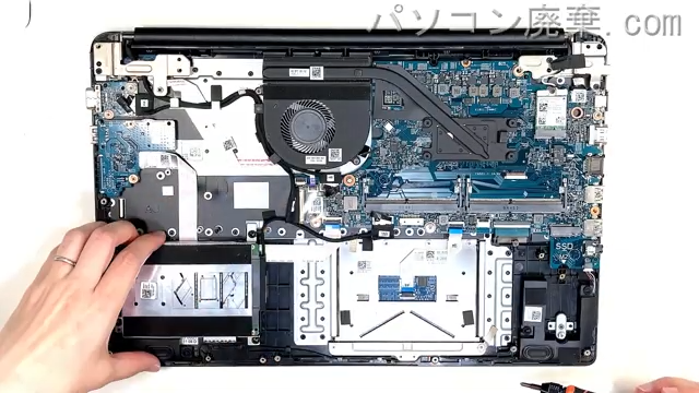 Latitude 3500(P86F)のHDD(SSD)の場所です