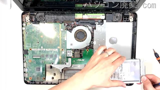 R541UA-XX344TSのHDD(SSD)の場所です