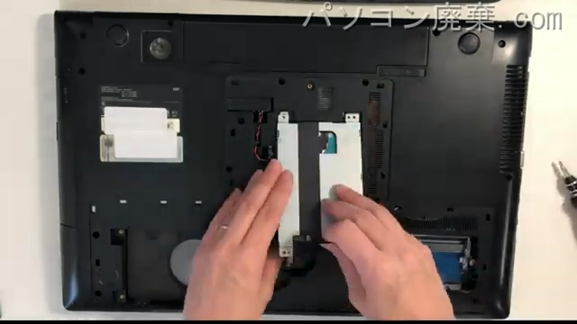 NP550P7CのHDD(SSD)の場所です
