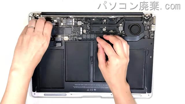 MacBook Air A1369 EMC2392のHDD(SSD)の場所です