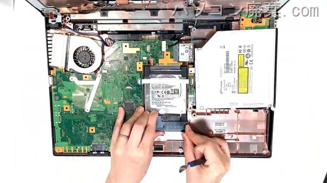 LIFEBOOK A574/HX FMVA0501MPのHDD(SSD)の場所です
