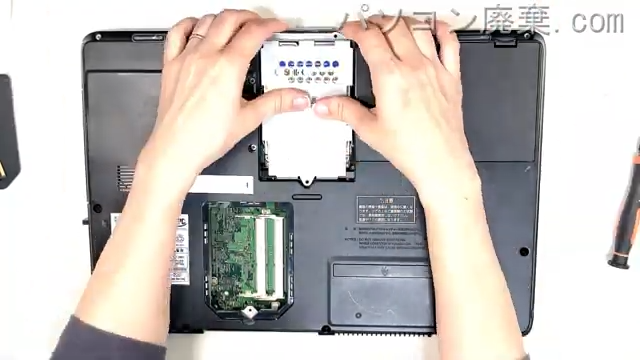 FMV-BIBLO NF/E70 FMVNFE70LのHDD(SSD)の場所です