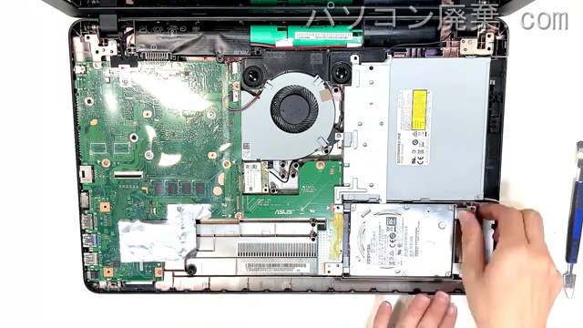 X540LA-HSILVERのHDD(SSD)の場所です