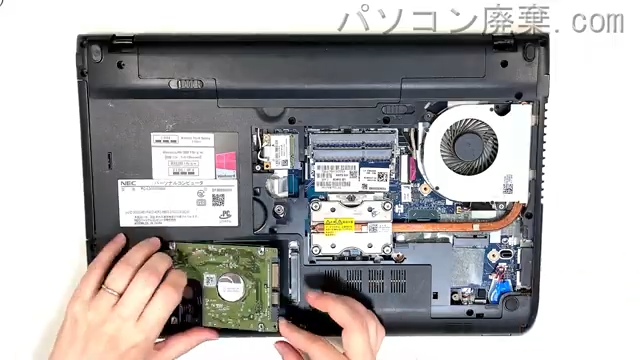 LAVIE PC-LS150MSWのHDD(SSD)の場所です