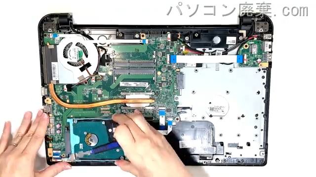 dynabook T55/45M53R PT55-45MBXR53のHDD(SSD)の場所です