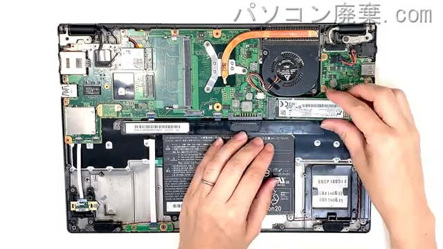 LIFEBOOK U938/SX FMVU1400MPのHDD(SSD)の場所です