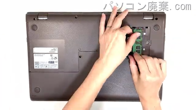 LIFEBOOK AH49/B3 FMVA49B3WZのメモリの場所