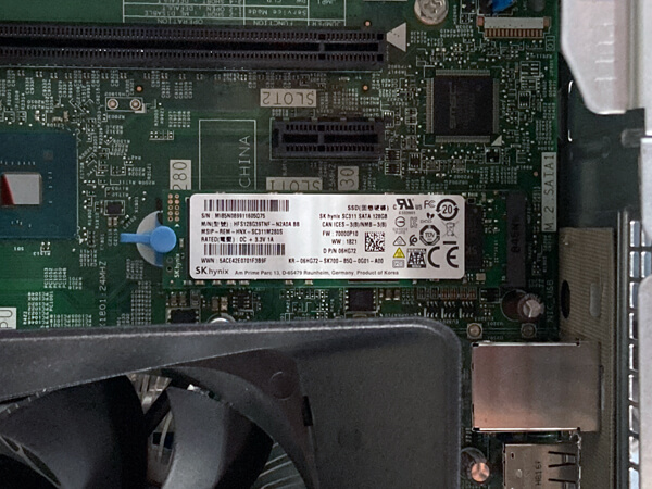 マザーボードに繋がっているメモリータイプSSD